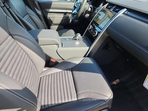 Sedona Red 2026 Land Rover Discovery GEMINI EDITION