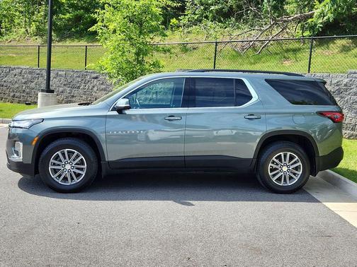 Silver Sage Metallic 2023 Chevrolet Traverse LT Leather