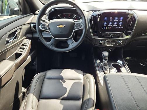 Silver Sage Metallic 2023 Chevrolet Traverse LT Leather