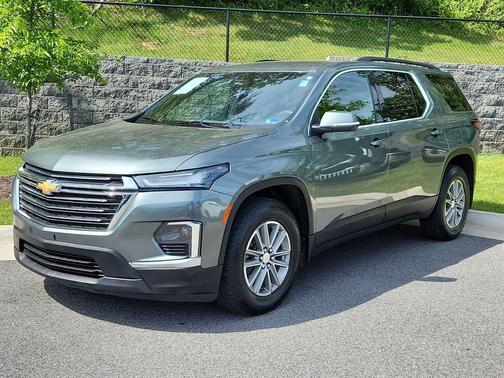 Silver Sage Metallic 2023 Chevrolet Traverse LT Leather