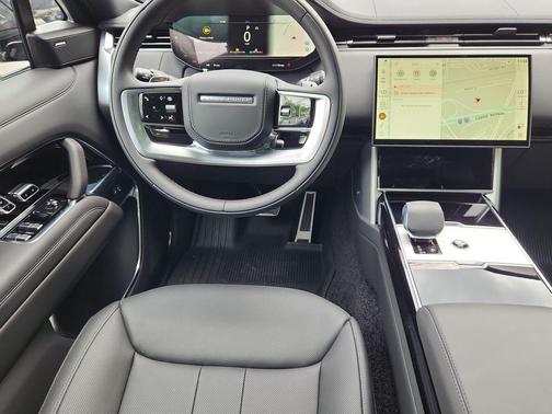 Santorini Black 2026 Land Rover Range Rover P530 SE 7 Seat