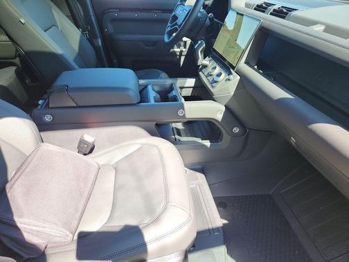 Santorini Black 2026 Land Rover Defender P400 X-Dynamic SE