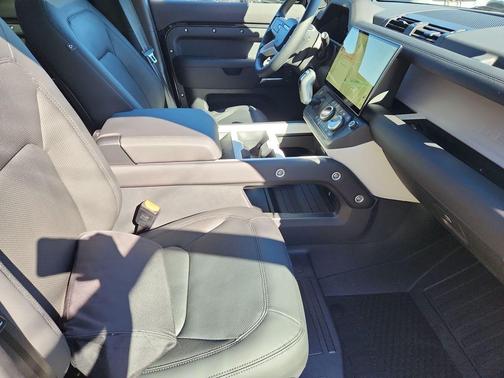 Santorini Black 2026 Land Rover Defender P400 X-Dynamic SE