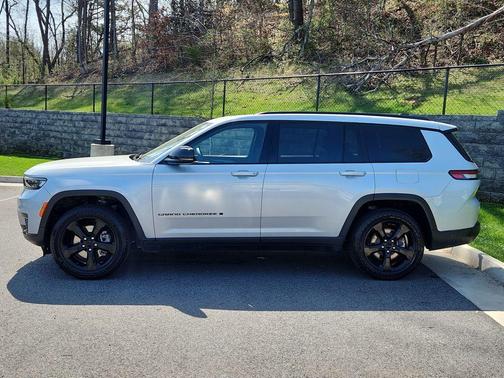 2023 Jeep Grand Cherokee L Laredo