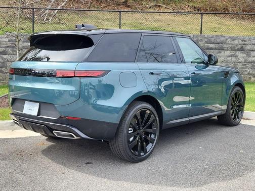 Giola Green 2026 Land Rover Range Rover Sport SE