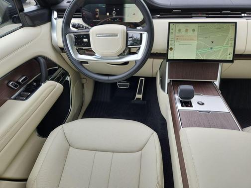 Santorini Black 2026 Land Rover Range Rover P400 SE 7 Seat