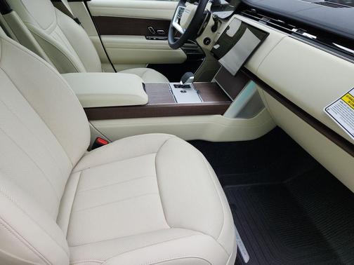 Santorini Black 2026 Land Rover Range Rover P400 SE 7 Seat
