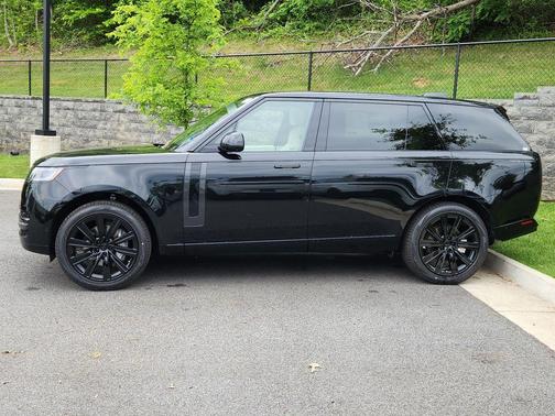 Santorini Black 2026 Land Rover Range Rover P400 SE 7 Seat