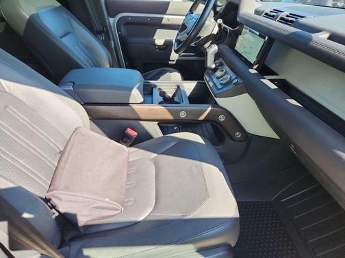 Hakuba Silver 2021 Land Rover Defender 110 SE