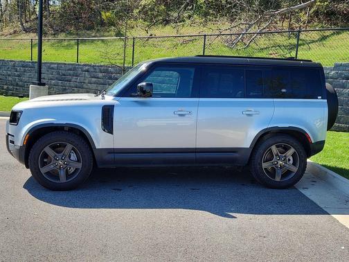 Hakuba Silver 2021 Land Rover Defender 110 SE