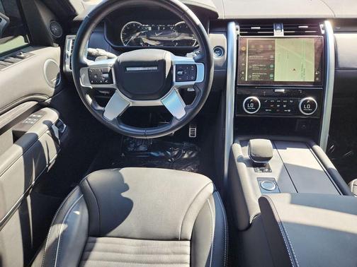 2023 Land Rover Discovery P360 Metropolitan Edition