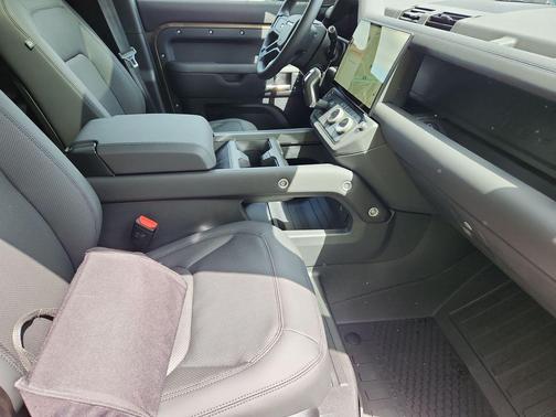 Gondwana Stone 2026 Land Rover Defender P400 X-Dynamic SE