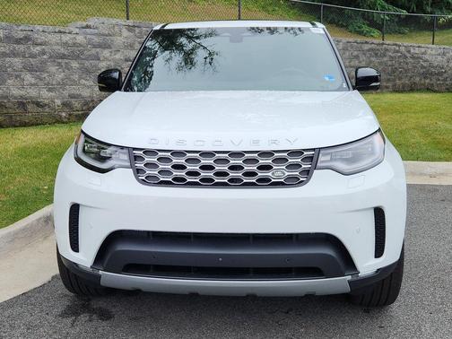 Fuji White 2026 Land Rover Discovery S