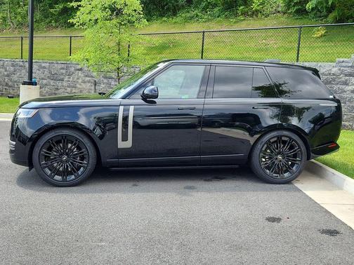 Santorini Black 2025 Land Rover Range Rover P530 SE