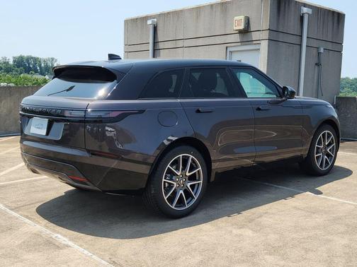2026 Land Rover Range Rover Velar Dynamic SE