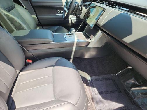 Santorini Black 2025 Land Rover Range Rover P550e SE