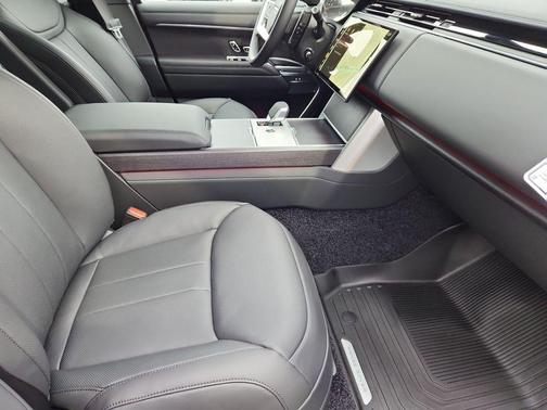 Ionian Silver In Gloss Finish 2026 Land Rover Range Rover P550e SE