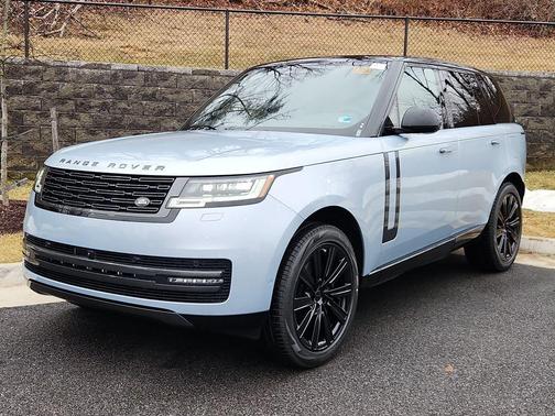 Ionian Silver In Gloss Finish 2026 Land Rover Range Rover P550e SE