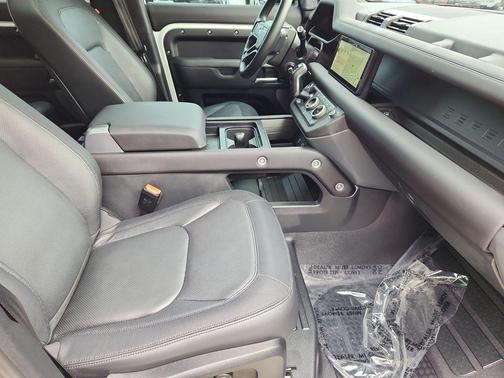 Fuji White 2024 Land Rover Defender P400 X-Dynamic SE