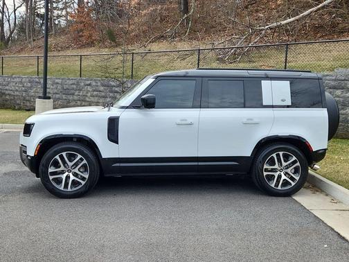 Fuji White 2024 Land Rover Defender P400 X-Dynamic SE