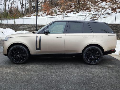 Sunset Gold In Gloss Finish 2026 Land Rover Range Rover P550e SE