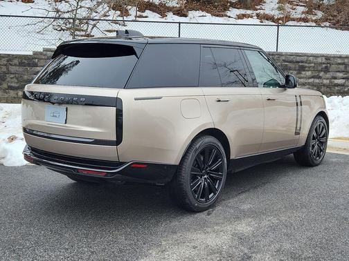 Sunset Gold In Gloss Finish 2026 Land Rover Range Rover P550e SE