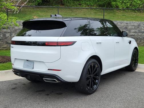Fuji White 2026 Land Rover Range Rover Sport P400 Dynamic SE