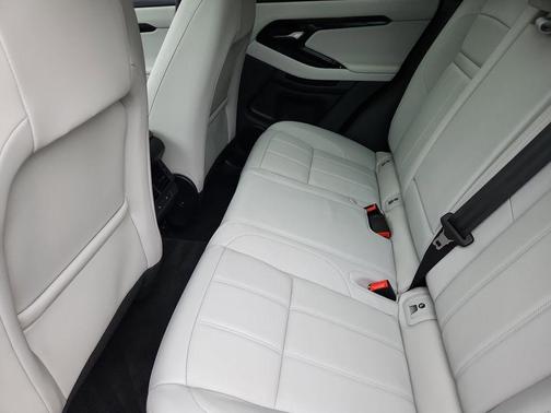 Seoul Pearl Silver 2026 Land Rover Range Rover Evoque Core S