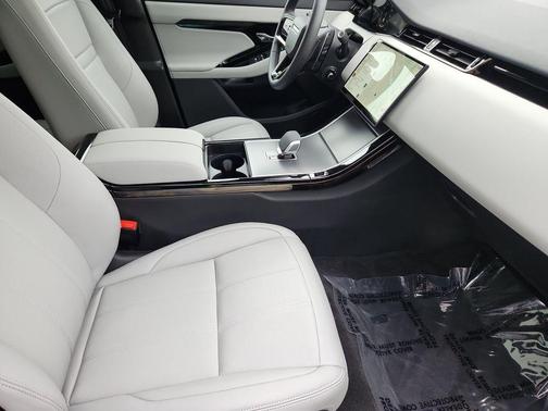 Seoul Pearl Silver 2026 Land Rover Range Rover Evoque Core S