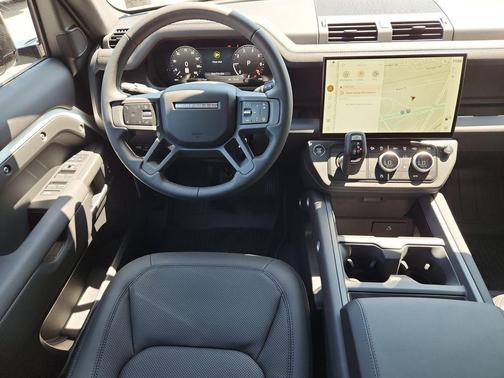 Fuji White 2026 Land Rover Defender P400 X-Dynamic SE