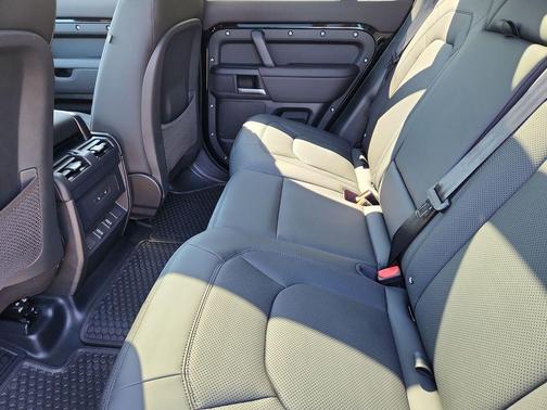 Santorini Black 2026 Land Rover Defender P400 X-Dynamic SE