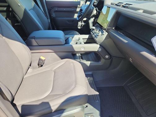 Santorini Black 2026 Land Rover Defender P400 X-Dynamic SE