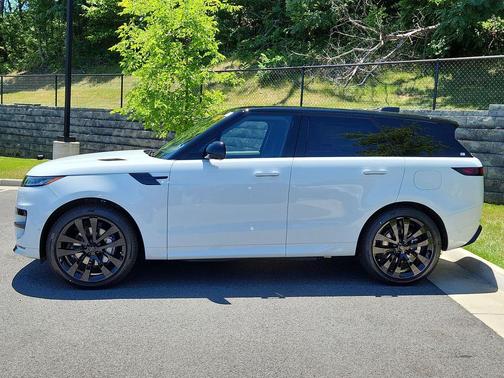 Fuji White 2026 Land Rover Range Rover Sport P460e Dynamic SE