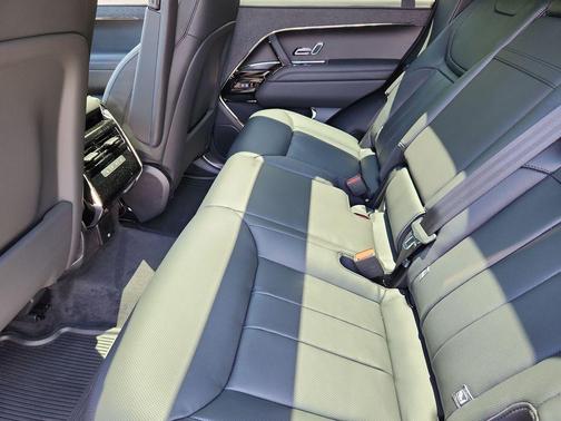 Fuji White 2026 Land Rover Range Rover Sport P460e Dynamic SE