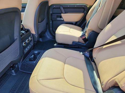 Woolstone Green 2026 Land Rover Defender P400 X-Dynamic SE