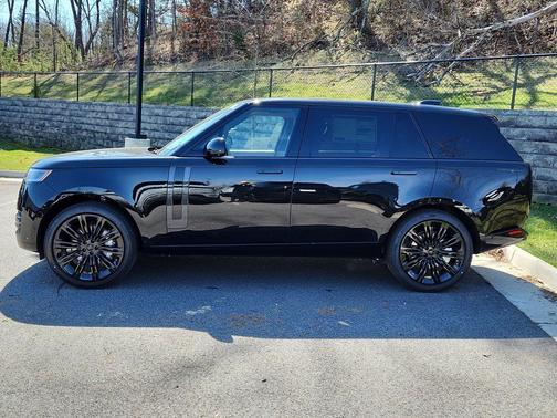 Santorini Black 2026 Land Rover Range Rover P530 SE 7 Seat