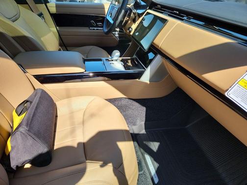 Santorini Black 2026 Land Rover Range Rover P530 SE 7 Seat