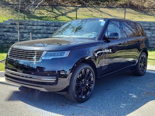 Santorini Black 2026 Land Rover Range Rover P530 SE 7 Seat