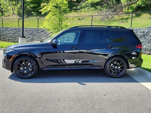 Black Sapphire Metallic 2025 BMW X7 xDrive40i