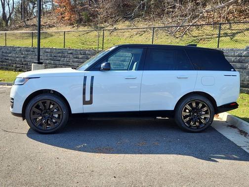 Fuji White 2026 Land Rover Range Rover P550e SE