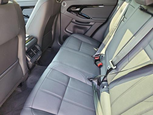 Seoul Pearl Silver 2026 Land Rover Range Rover Evoque Core S
