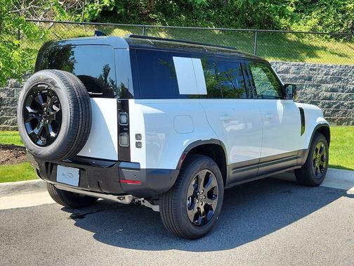 Fuji White 2026 Land Rover Defender P300 S