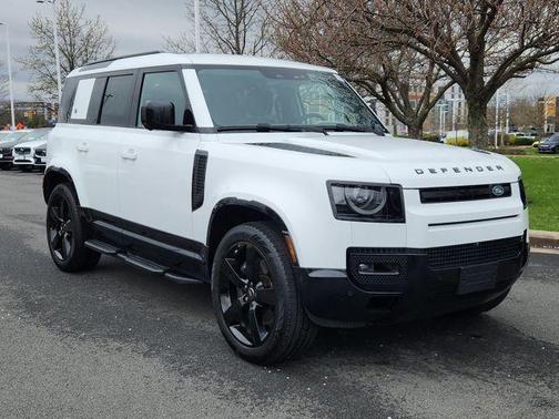 Fuji White 2024 Land Rover Defender P400 X-Dynamic SE