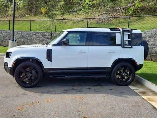 Fuji White 2024 Land Rover Defender P400 X-Dynamic SE