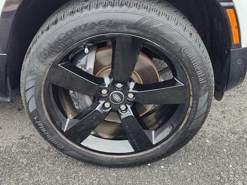 Fuji White 2024 Land Rover Defender P400 X-Dynamic SE