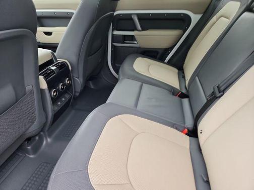 Fuji White 2024 Land Rover Defender P400 X-Dynamic SE