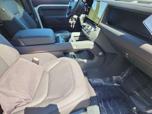 Fuji White 2026 Land Rover Defender P300 S