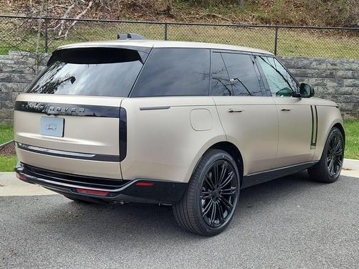 Sunset Gold In Satin Finish 2026 Land Rover Range Rover P530 SE