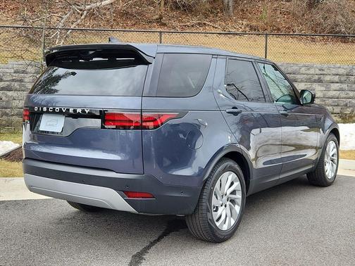 Varesine Blue 2026 Land Rover Discovery S