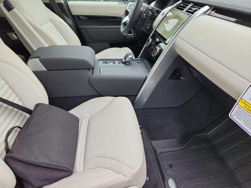 Varesine Blue 2026 Land Rover Discovery S